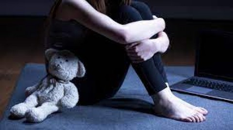Report di Telefono Azzurro sugli abusi sui minori: avvengono nella “cerchia della fiducia”, più colpite le femmine